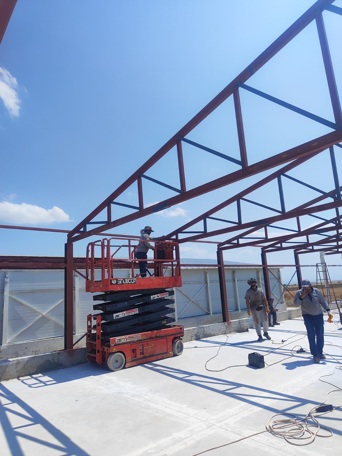 Eskişehir OSB için Manlift Kiralama — Sanayi Bakımına Özel saha çalışması